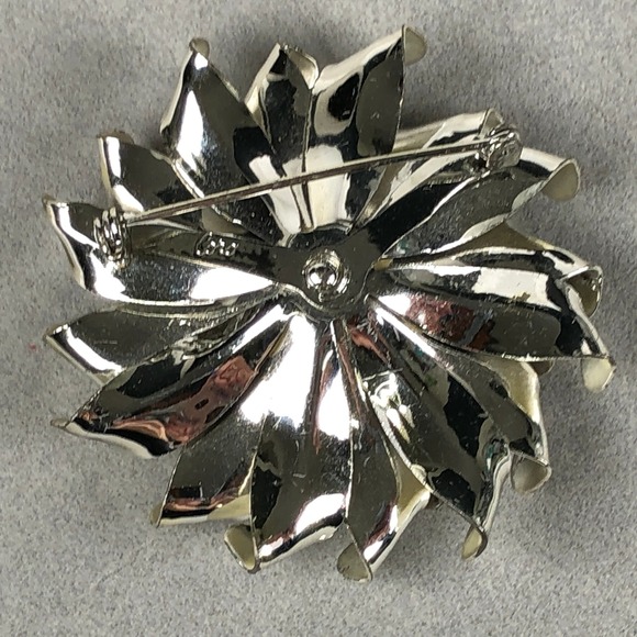 Vintage Coro Flower Brooch Brushed Silver Tone 3-D Chrysanthemum Mid Century Pin - Picture 4 of 6